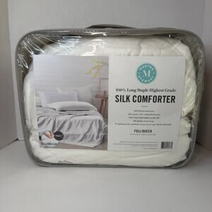Martha Stewart 300 Thread Count 100% Long Staple Silk Comforter Full/Queen